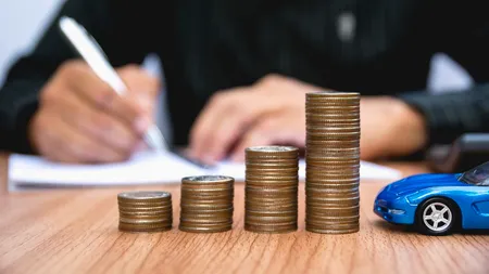 Guvernul amână din nou plafonarea prețurilor RCA spre disperarea șoferilor. Cât a ajuns să coste acum o ASIGURARE AUTO? Tinerii, cei mai afectați