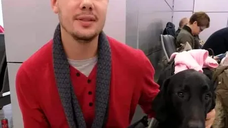 UPDATE: Un nevăzător a fost oprit de controlor când a vrut să intre cu câinele ghid la cușetă / Reacția CFR Călători: „Ceilalți călători din compartiment au solicitat acest lucru