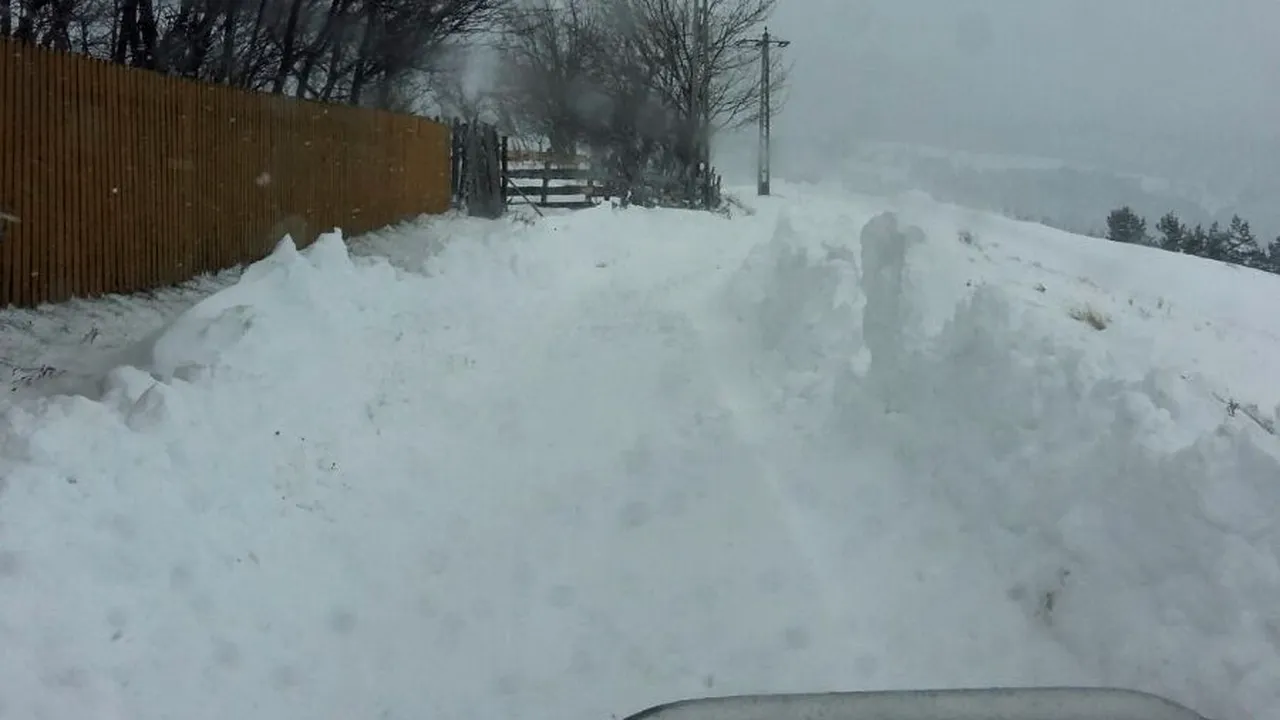 Primul județ din România blocat de ninsoare: stratul de zăpadă depășește, pe alocuri, înălțimea de un metru