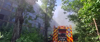 🚨 Incendiu PUTERNIC în Ploiești: Ard deşeuri petroliere într-un rezervor subteran / Sunt degajări mari de fum / Autoritățile au trimis mesaje Ro-Alert