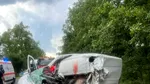 Accident teribil în Mehedinți. Un Tir a spulberat un microbuz. Șoferul autotrenului a fost grav rănit. Cel al microbuzului a murit pe loc