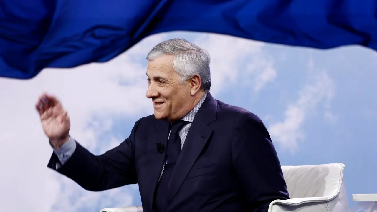 Ministrul italian de Externe se declară „foarte preocupat” de „activitățile hibride” atribuite Rusiei pentru influențarea alegerilor din ROMÂNIA