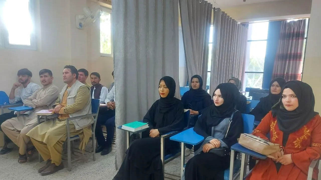 Studentele din Afganistan se pot întoarce în universități