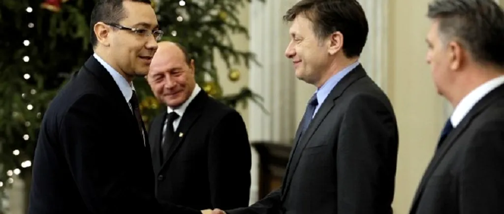 MESAJE de ANUL NOU de la Crin și Ponta către Băsescu: Suspendarea nu se poate face împotriva unui om care se dă cu sania