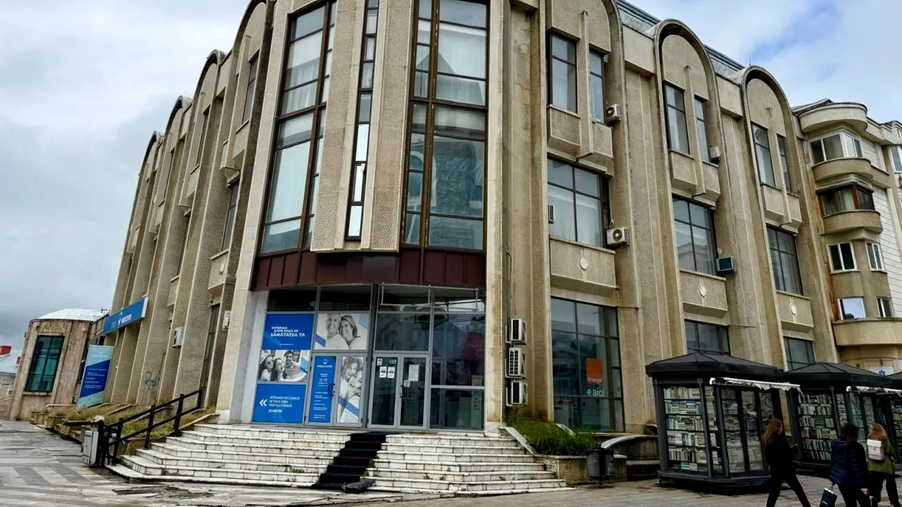 Licitație cu plic închis. Două clădiri istorice din Iași, scoase la vânzare. Cât valorează imobilele