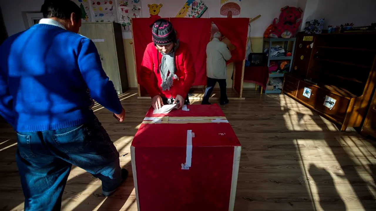 Un primar PSD, înregistrat în timp ce îi amenința pe localnici că le dă foc dacă votează cu Iohannis. Explicația edilului: ''Cineva mi-a modificat vocea, a profitat că sunt răgușit''