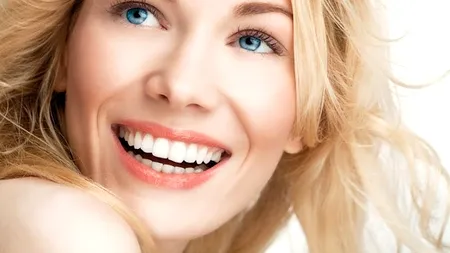 Ce trebuie să faci ca să ai dinții albi

