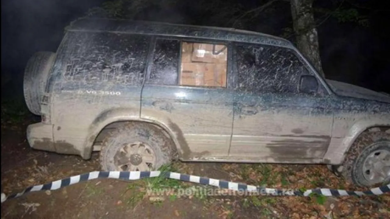 Polițiștii de frontieră suceveni au descoperit un transport de țigări de contrabandă într-un jeep abandonat în pădure FOTO