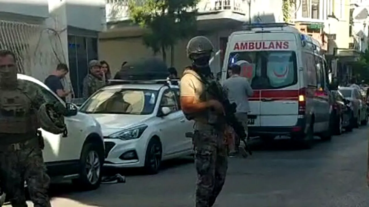 ATAC armat la o secție de poliție din Turcia. Doi polițiști au fost uciși