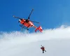 Intervenție spectaculoasă Salvamont Brașov. Patru turişti străini blocaţi pe Brâna Caprelor, în Masivul Bucegi