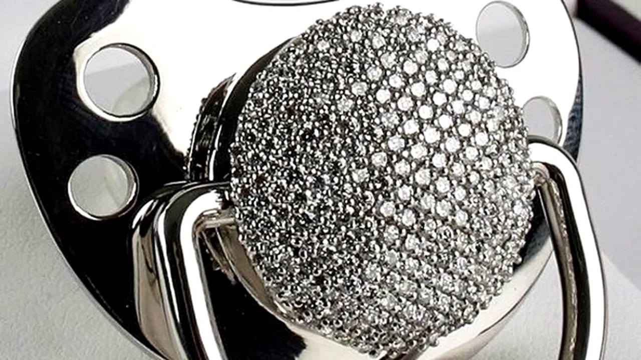 N-ai ce să faci cu banii? Iată 10 lucruri absurd de scumpe. De la suzeta cu diamante la prezervativul Louis Vuitton