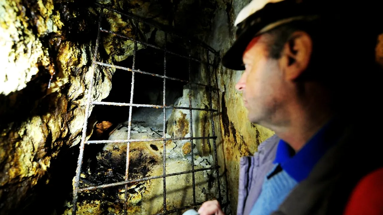 Roșia Montană Gold Corporation sistează întreținearea în una dintre cele mai vechi galerii MINIERE din România. Riscuri de accidente ecologice