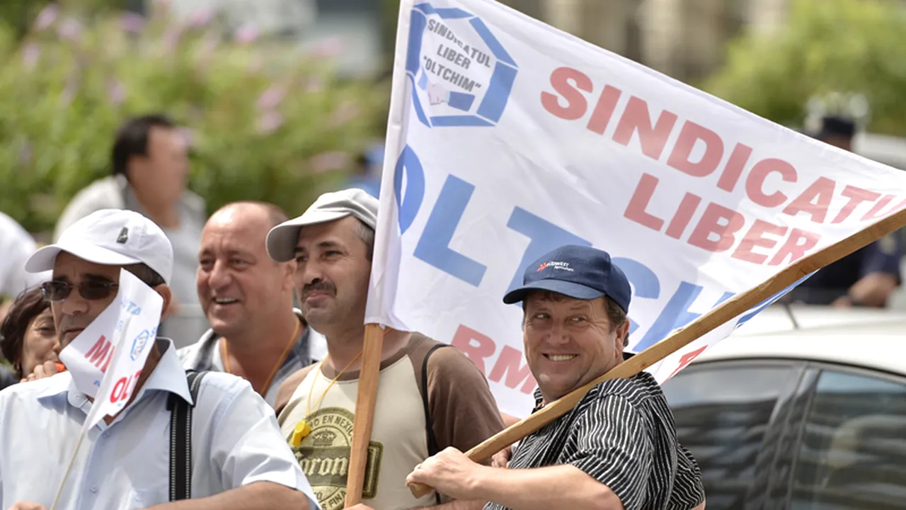 Angajații Oltchim vor primi de la Guvern ajutoare sociale în cuantum de 1.400 lei