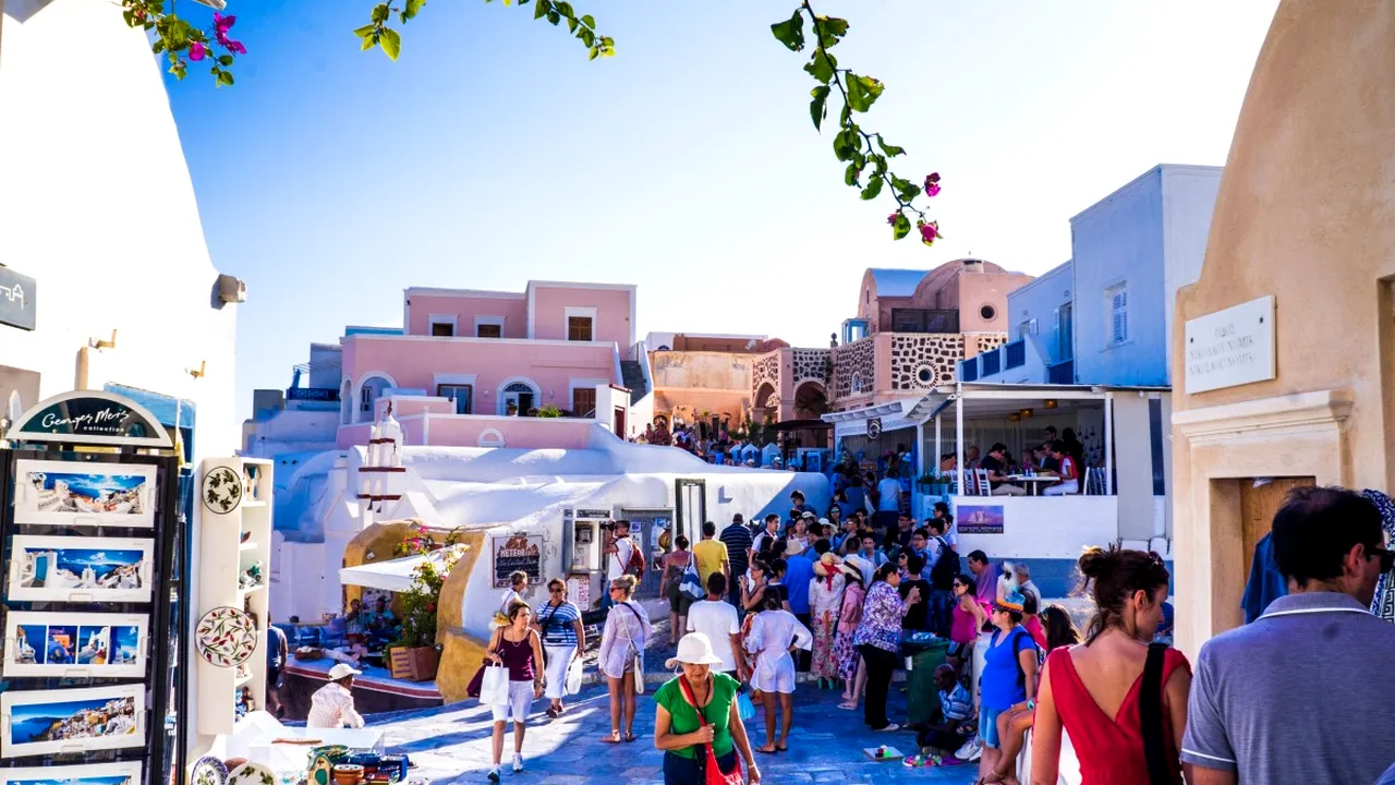 Noi reguli pentru turiștii care vin în GRECIA. Românii, direct vizați de modificarea legislației