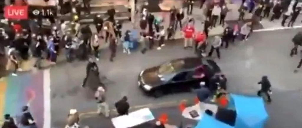 VIDEO. Un bărbat intră cu mașina în manifestanți în Seattle apoi îl împușcă pe unul dintre ei. IMAGINI CU IMPACT EMOȚIONAL