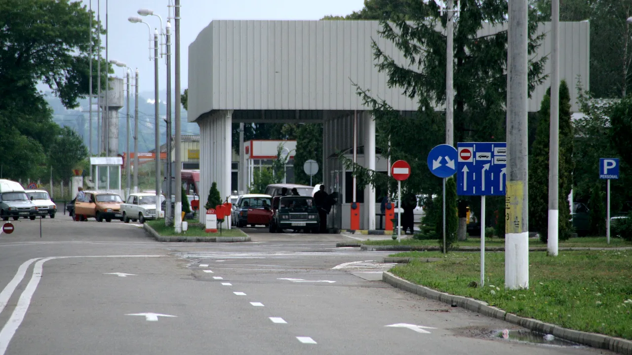 Mercedes de 30.000 euro, furat din Italia, găsit în aceeași zi în Vama Siret