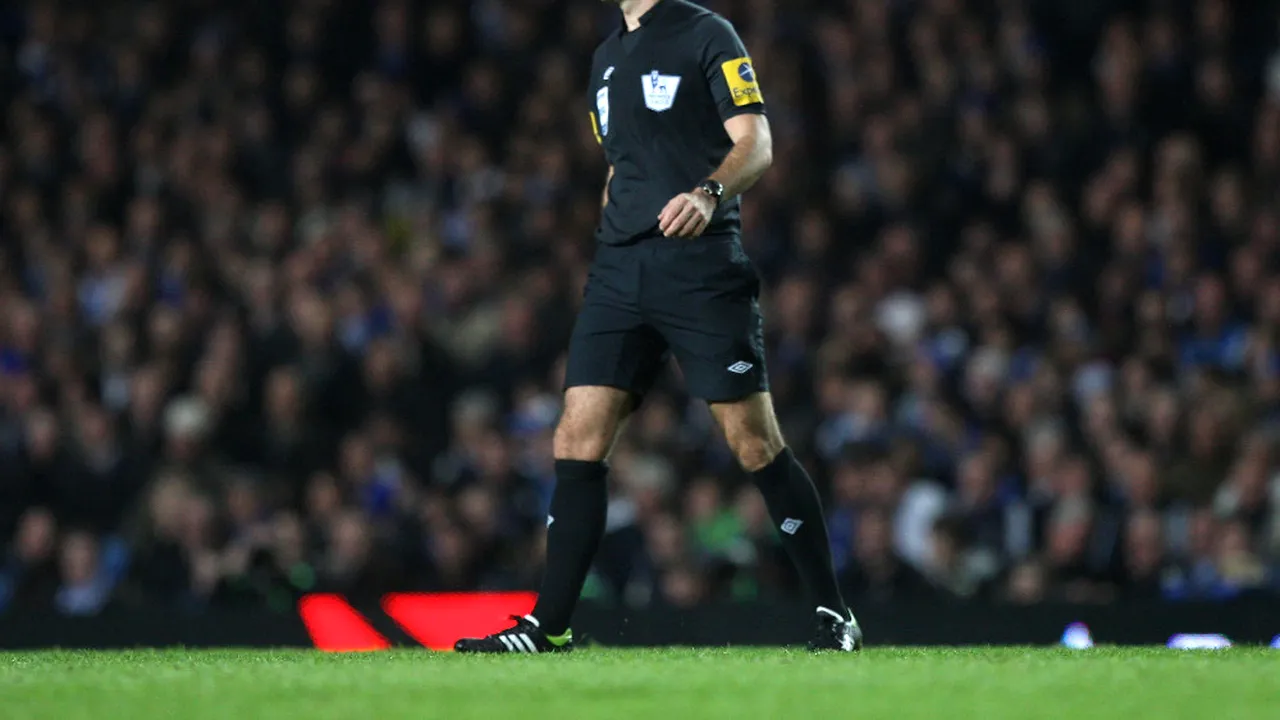 Un celebru arbitru britanic părăsește Premier League și se transferă în Arabia Saudită