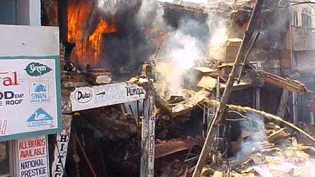 Trei oameni au murit după ce un avion de proveniență sovietică s-a prăbușit pe o casă