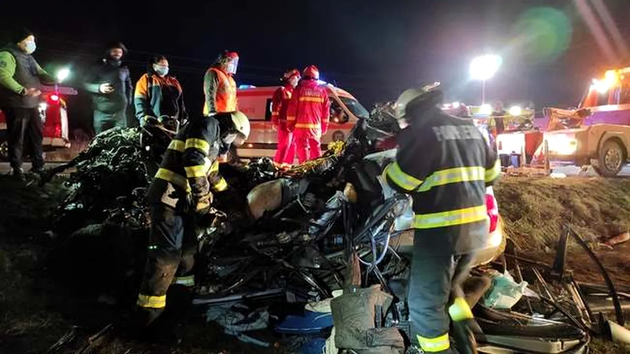 Accident grav în Caraș-Severin. Doi oameni au murit după ciocnirea a două mașini