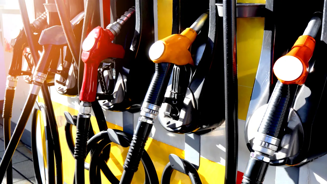 Prețul petrolului explodează: peste 126 de dolari/baril, cel mai ridicat nivel din ultimii 4 ani