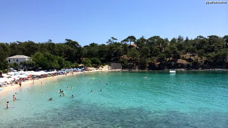 FOTO. Ce a pățit o familie de români la plaja Aliki, din Thassos. Cum au găsit mașina după doar câteva ore