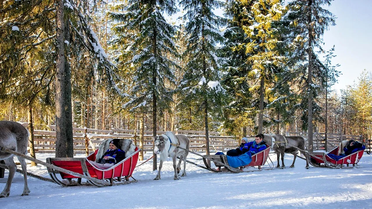 Cât costă o vacanță în Laponia și care sunt atracțiile turistice pe tărâmul lui Moș Crăciun. Pachetele includ zborul, cazarea și unele activități
