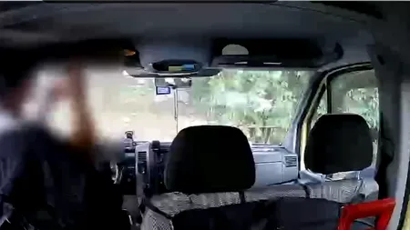 Furt surprins pe camere în Cluj-Napoca: Un bărbat de 55 de ani a furat banii dintr-un portofel lăsat într-o mașină descuiată