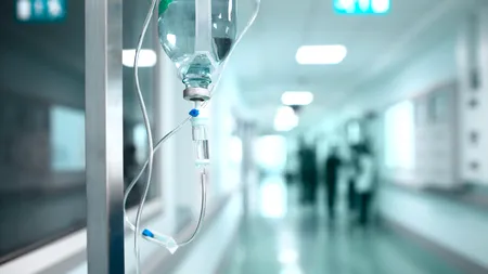 O mamă din Focşani reclamă comportamentul inadecvat al unei asistente medicale de la Spitalul de Urgenţă. Femeia i-a adresat cuvinte grele ei și fetiței sale