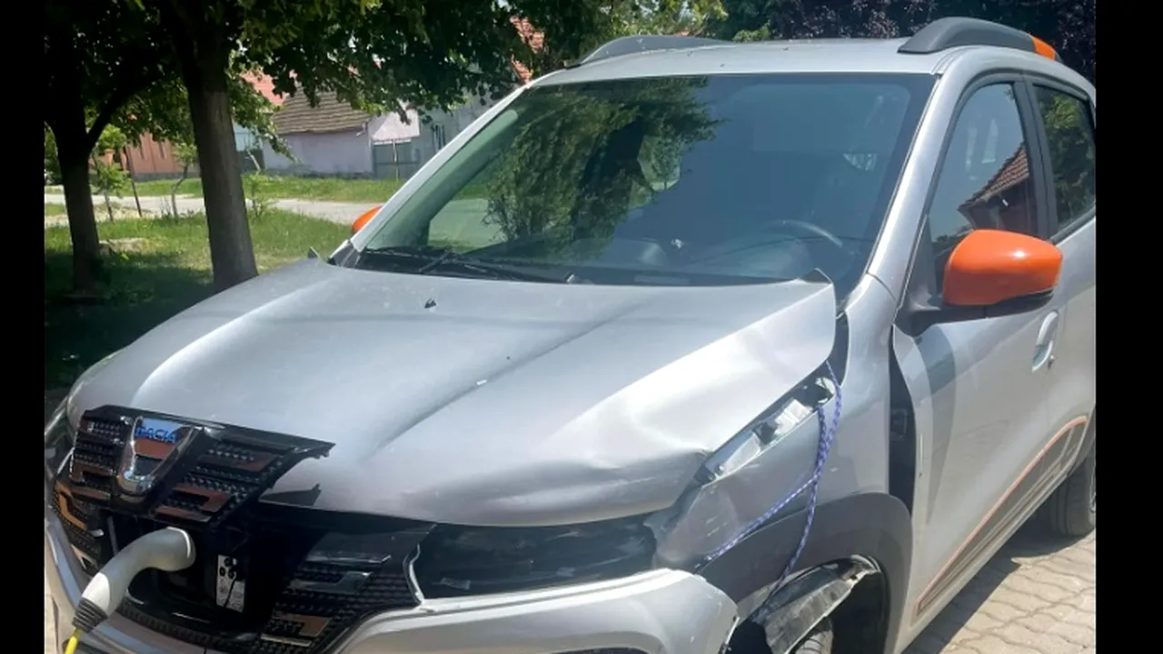 Posesorii de Dacia Spring se plâng de criza pieselor de schimb: „Stă de o lună în service pentru că nu reușesc să găsească o capotă motor”