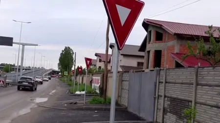 Comuna Berceni, locul unde găsești INDICATOARE RUTIERE la fiecare poartă: „Probabil au mai luat niște bani”