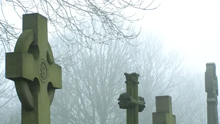 Mită neobișnuită la Sibiu: Loc de veci la preț redus, cerut de un comisar de poliție contra unui post la Aeroport