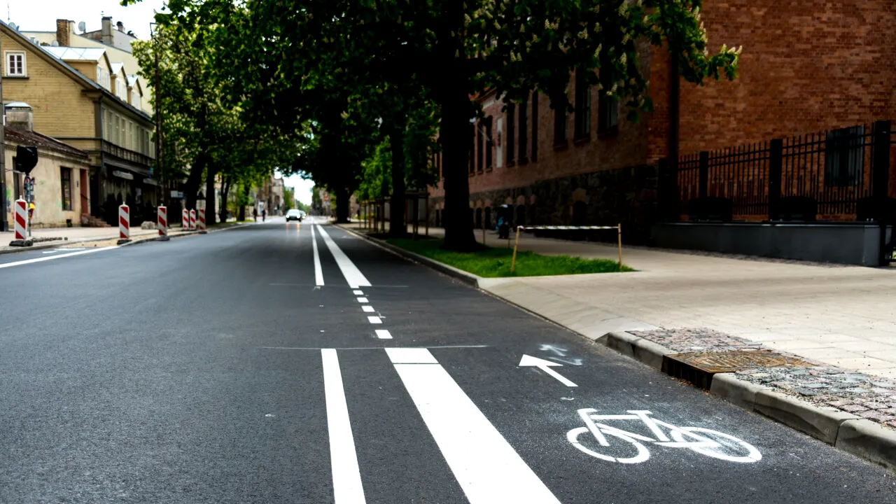 Pista pentru bicicliști din comuna Miroslava, Iași, se naște cu scandal. „În zona locuinței domnului primar, traseul pistei este modificat complet”