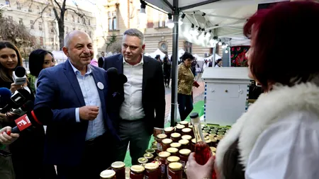 Ce CADOU le-a făcut Cătălin Cîrstoiu contracandidaților săi la Primăria Capitalei. „Iau atacurile împotriva mea drept dovada că le este teamă”