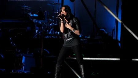 O cântăreață celebră a recunoscut că a fost dependentă de droguri