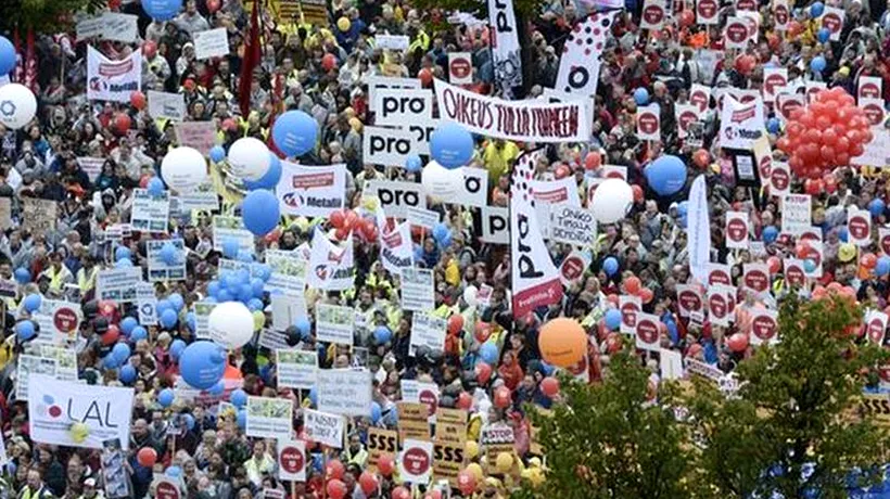 Zeci de mii de persoane au protestat la Helsinki față de reducerile salariale