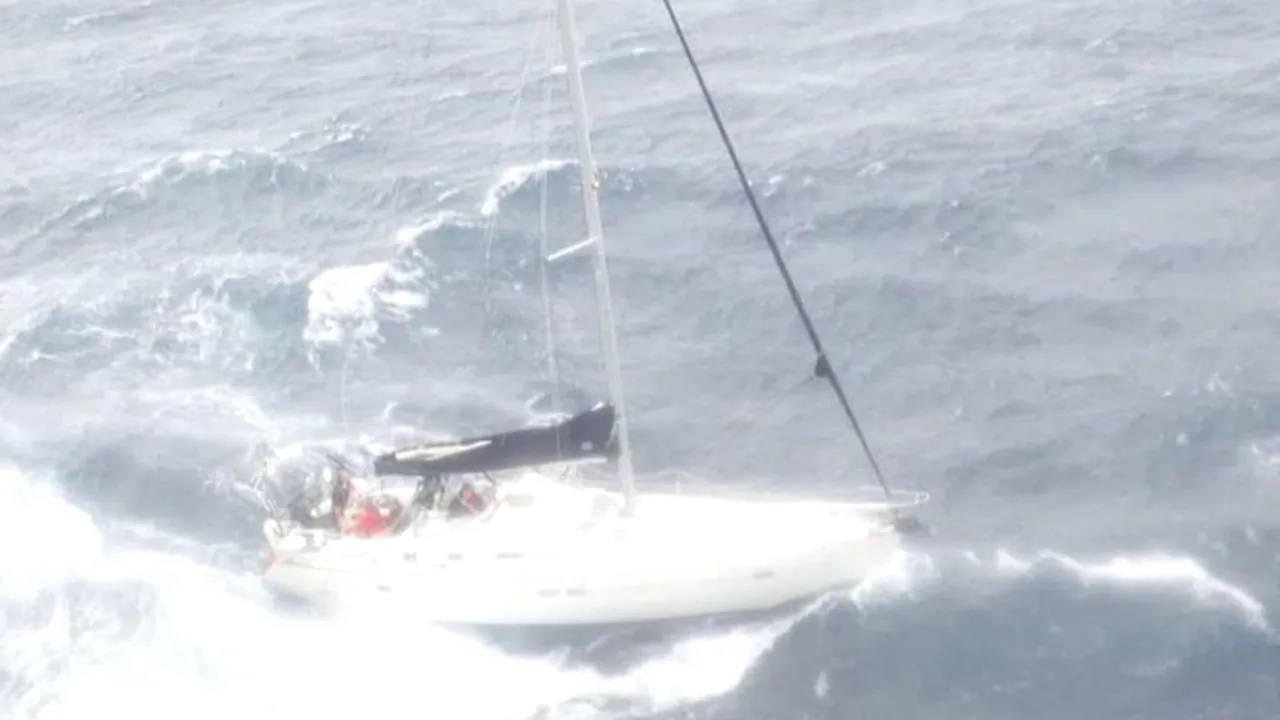 Un comandant de navă român a salvat viețile a 4 navigatori, în timpul unei furtuni tropicale. Garda de Coastă a SUA: Este un lucru extraordinar