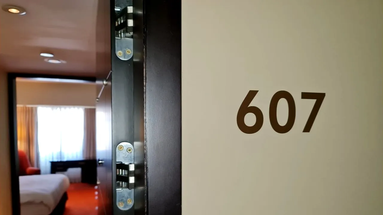 Hotelul de cinci stele din Capitală care riscă declasificarea după ce ANPC a descoperit numeroase nereguli: „Altă zi, altă stea care cade! Este de toată jena!”