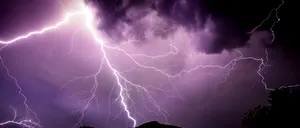Fulgerele, un fenomen extrem de rar raportat în timpul unei furtuni din ARAD