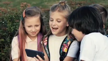 Generația din era tehnologiei, expusă autismului virtual