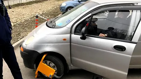 Paznicii Lidl i-au BLOCAT ROATA de la mașină unui bătrân cu HANDICAP locomotor. Martor: L-au văzut când a parcat și l-au lăsat să intre