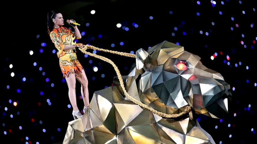 SUPER BOWL 2015. Cântăreața Katy Perry a susținut un show incendiar la gala din acest an