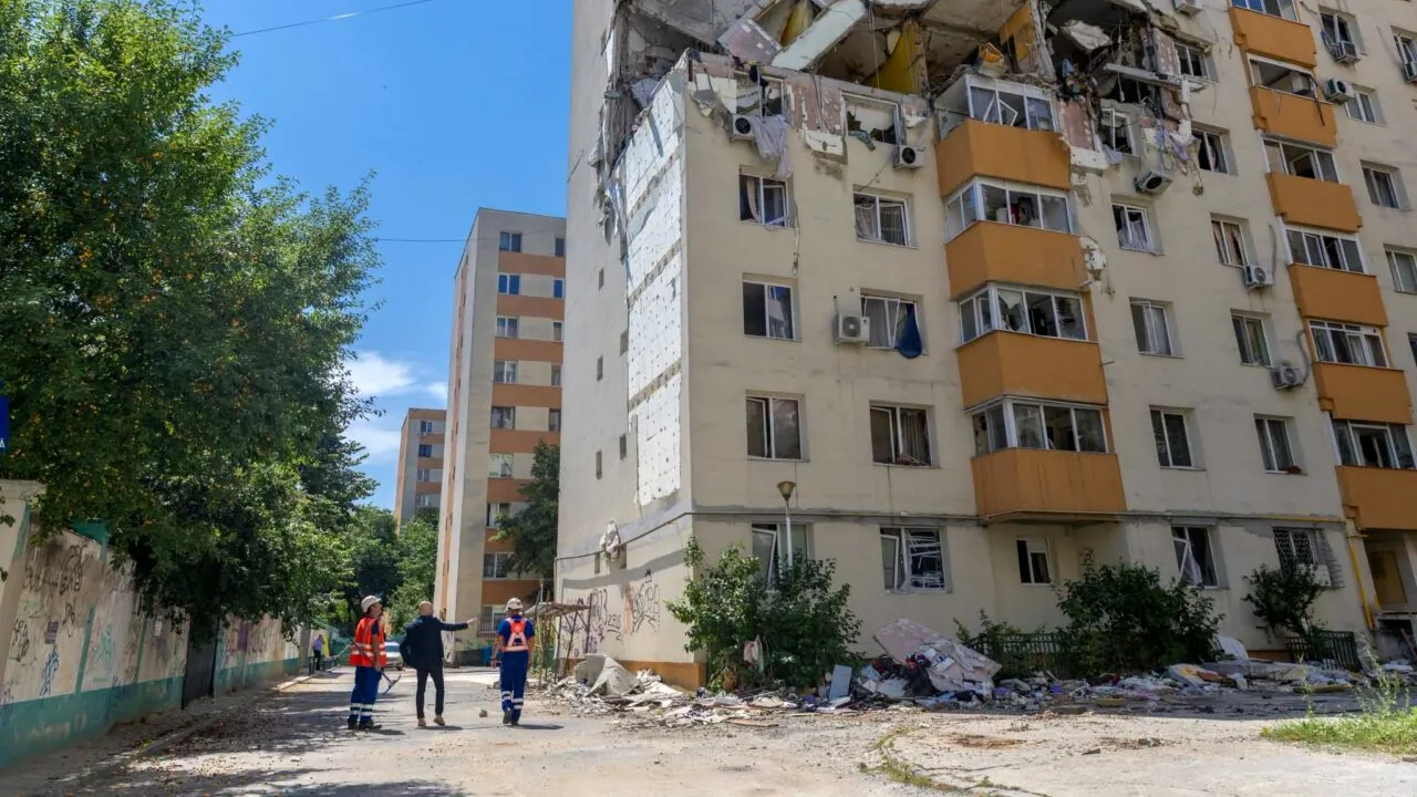 Primăria Capitalei s-a trezit în urma unui articol Gândul despre blocul explodat din Rahova. Când vor putea intra locatarii în imobil