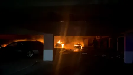VIDEO | Incendiu violent în Constanța. Sute de oameni evacuați și zeci de mașini avariate. A fost activat Planul Roșu