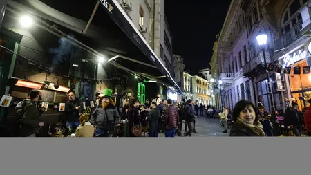 Exces de zel: Trei agenți de pază de la un club din Centrul Vechi au fost reținuți pentru 24 ore după ce au bătut doi bărbați - VIDEO 