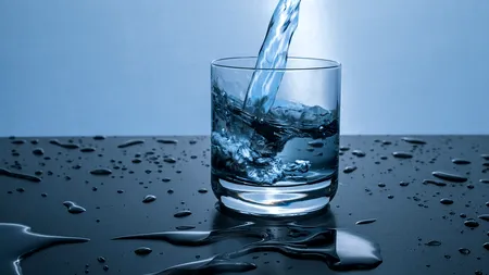 Alertă sanitară la Râșnov, după ce mai mulți localnici au avut probleme digestive. Oamenii dau vina pe apa potabilă, dar șeful societății de distribuție spune că au mâncat pepene stricat