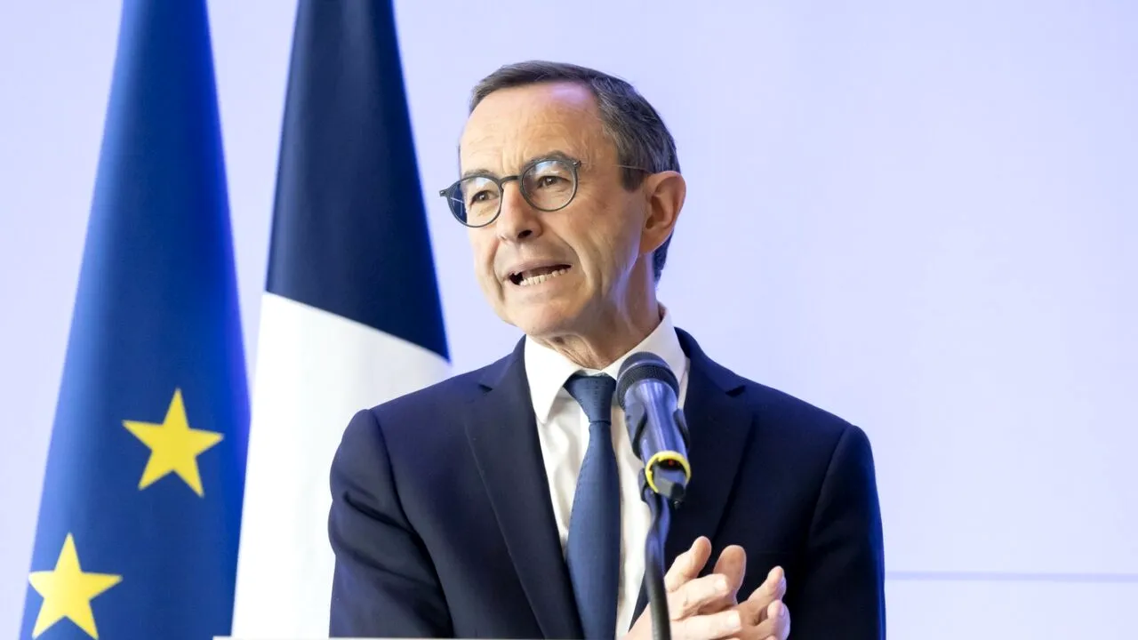 Ministrul de Interne al Franței reia tema unui REFERENDUM privind migrația: “Singura cale de a recâștiga controlul”