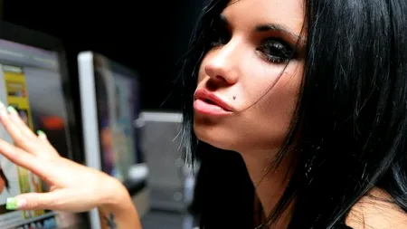 Cât câștigă un model la videochat în România, dacă lucrează opt ore pe zi, cinci zile pe săptămână