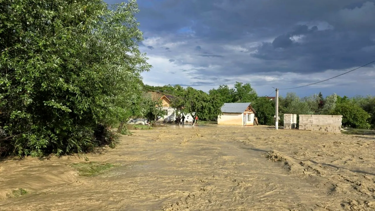 Cod galben de viituri în 19 județe din România, emis de hidrologi până miercuri la miezul nopții. Ce zone sunt vizate de atenționări
