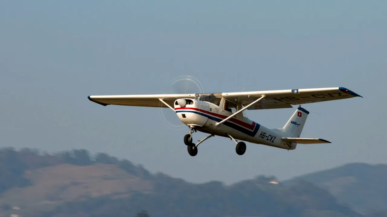 Un avion cu 10 persoane la bord a DISPĂRUT în Alaska. Ultimul mesaj al pilotului transmis Serviciului de control aerian