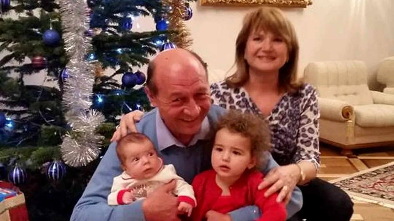 Ce face fostul președinte Traian Băsescu de Crăciun